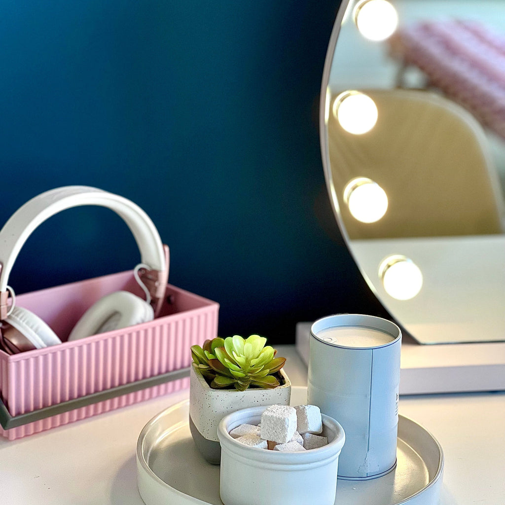 mirror with light-bulbs - close up