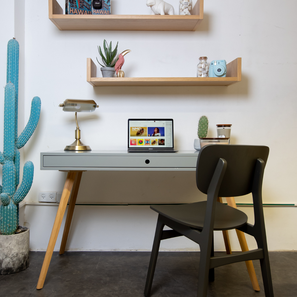 table with one drawer 